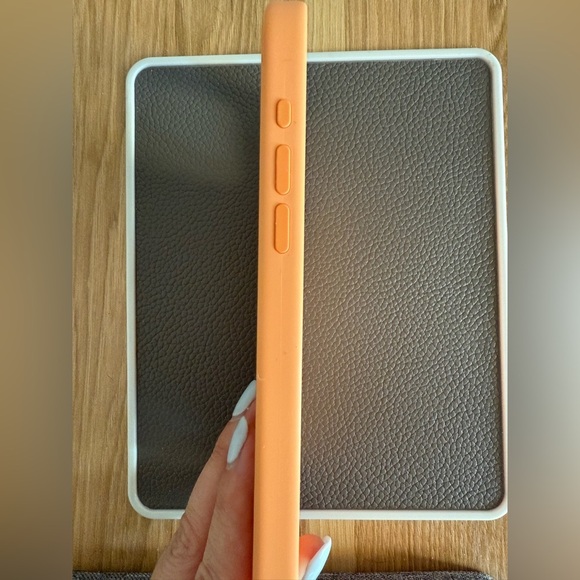 Apple Silicone MagSafe iPhone 15 Pro Max Case - Orange - Picture 4 of 5